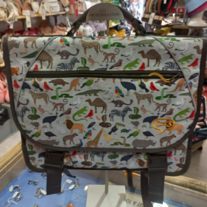 CEDAR ZOO MUD  CARTABLE   COMPARTIMENTS STONES AND