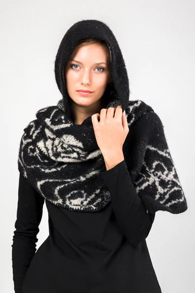 Echarpe à capuche noire Anekke collection Mademoiselle